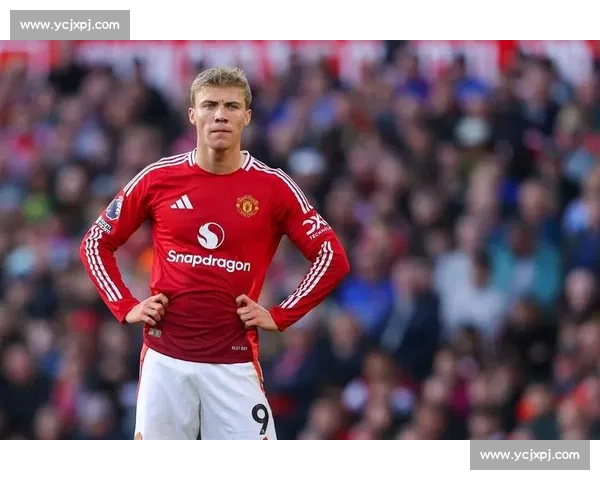 红魔再掀复古风暴！曼联二客球衣致敬 90 年代经典美学